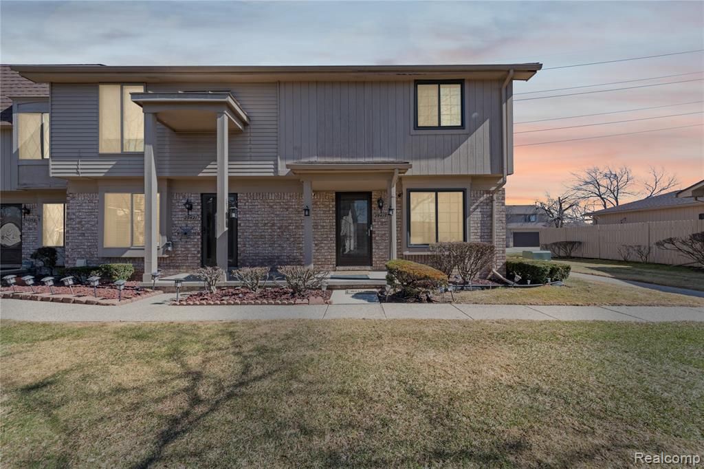 29417 Scarborough Drive, Warren, MI 48088