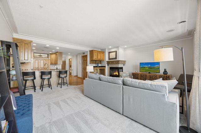 365 Willoughby Way W, Minnetonka, MN 55305