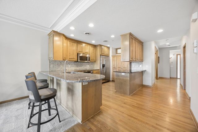 365 Willoughby Way W, Minnetonka, MN 55305
