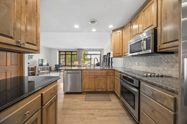 365 Willoughby Way W, Minnetonka, MN 55305