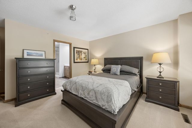 365 Willoughby Way W, Minnetonka, MN 55305