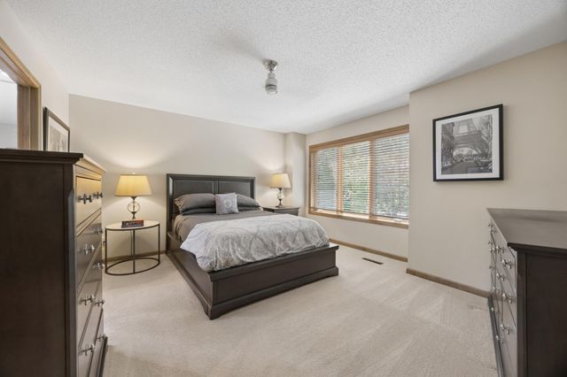 365 Willoughby Way W, Minnetonka, MN 55305