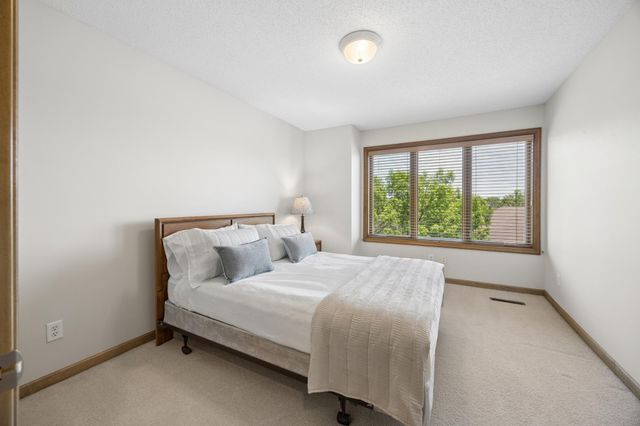 365 Willoughby Way W, Minnetonka, MN 55305