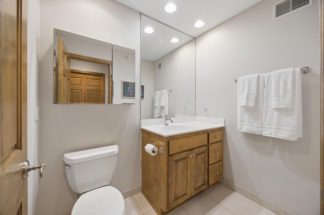 365 Willoughby Way W, Minnetonka, MN 55305
