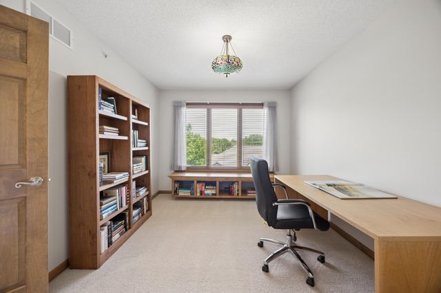365 Willoughby Way W, Minnetonka, MN 55305