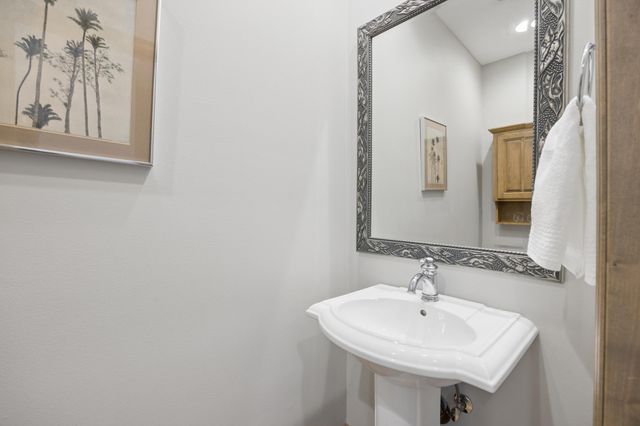 365 Willoughby Way W, Minnetonka, MN 55305