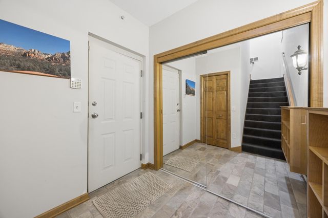 365 Willoughby Way W, Minnetonka, MN 55305