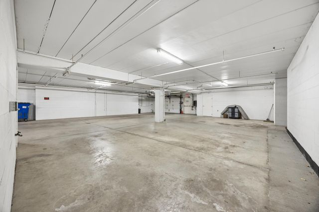 365 Willoughby Way W, Minnetonka, MN 55305
