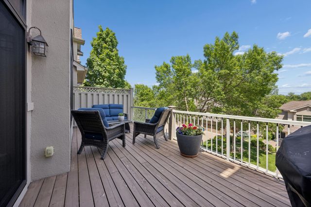365 Willoughby Way W, Minnetonka, MN 55305