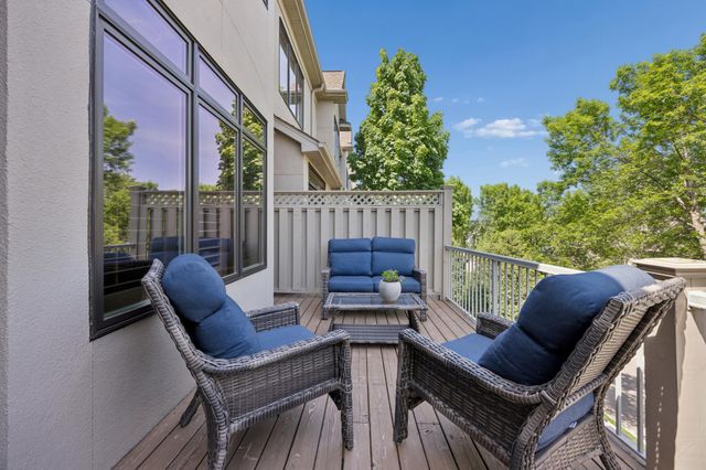 365 Willoughby Way W, Minnetonka, MN 55305