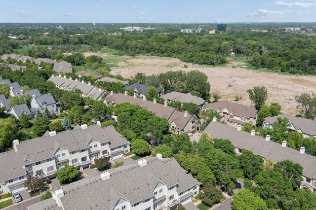 365 Willoughby Way W, Minnetonka, MN 55305