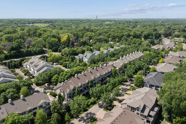 365 Willoughby Way W, Minnetonka, MN 55305