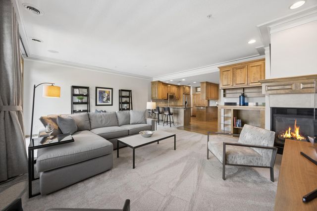 365 Willoughby Way W, Minnetonka, MN 55305