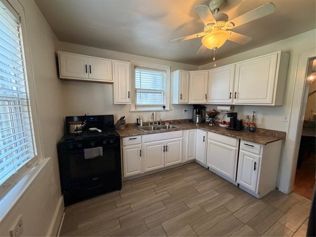 923 E 27TH Street, Erie, PA 16504