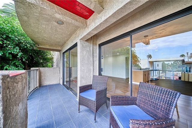 605 Redondo Avenue 203, Long Beach, CA 90814