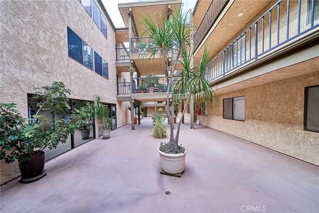 605 Redondo Avenue 203, Long Beach, CA 90814