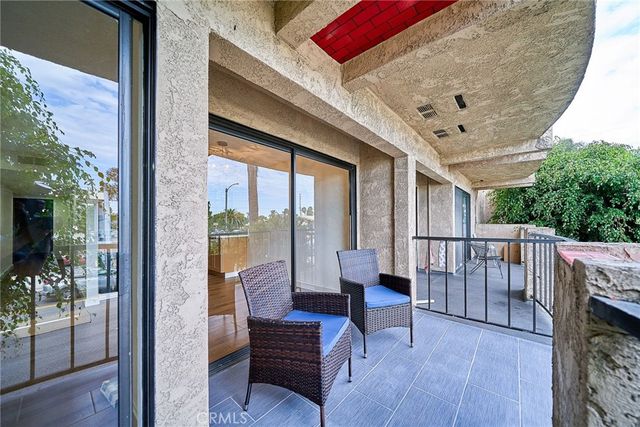 605 Redondo Avenue 203, Long Beach, CA 90814