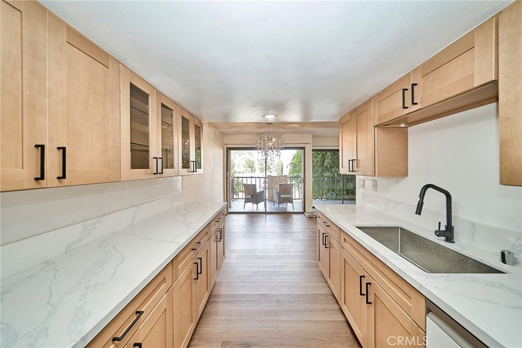 Image 15 of property listing at 605 Redondo Avenue 203, Long Beach, CA 90814