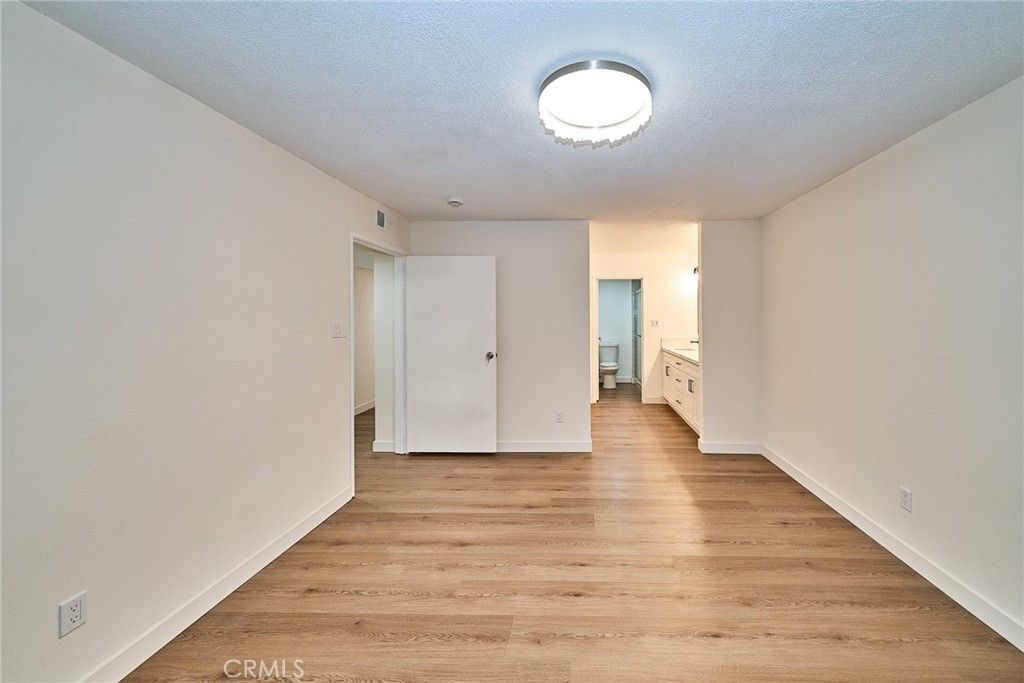 Image 19 of property listing at 605 Redondo Avenue 203, Long Beach, CA 90814