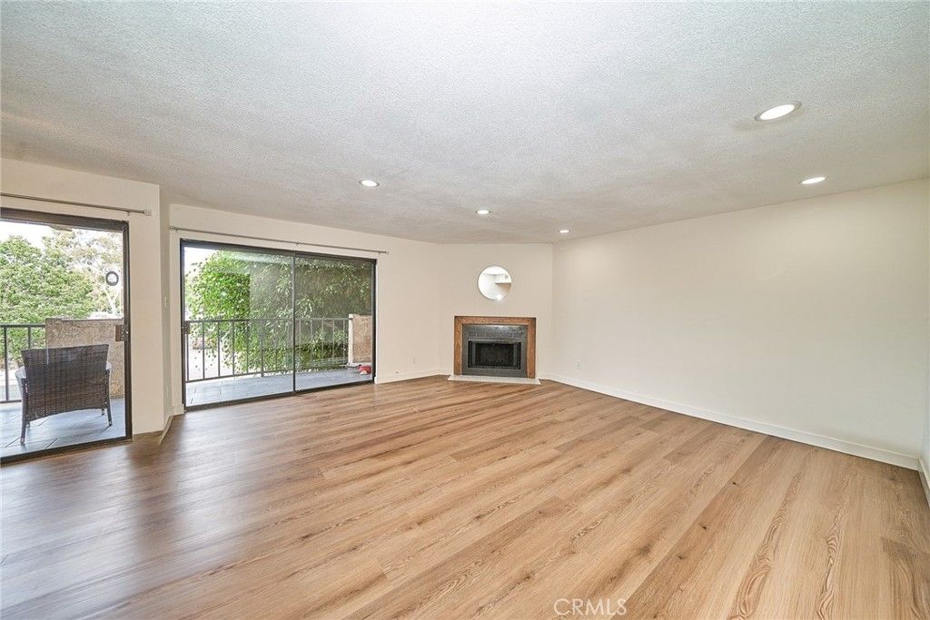 Image 2 of property listing at 605 Redondo Avenue 203, Long Beach, CA 90814