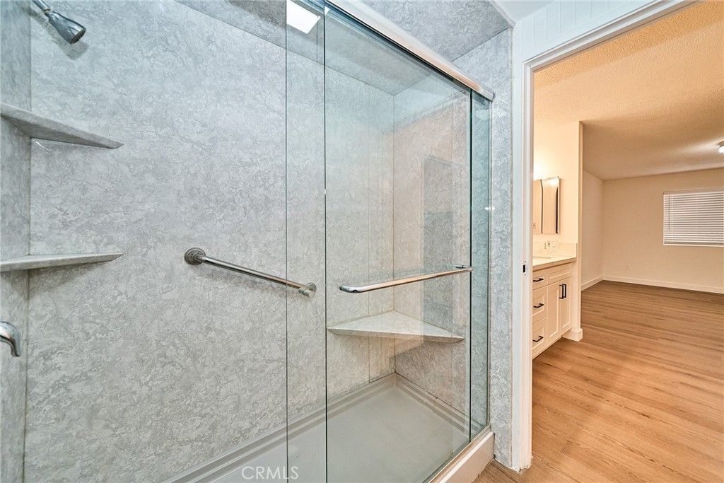 Image 21 of property listing at 605 Redondo Avenue 203, Long Beach, CA 90814