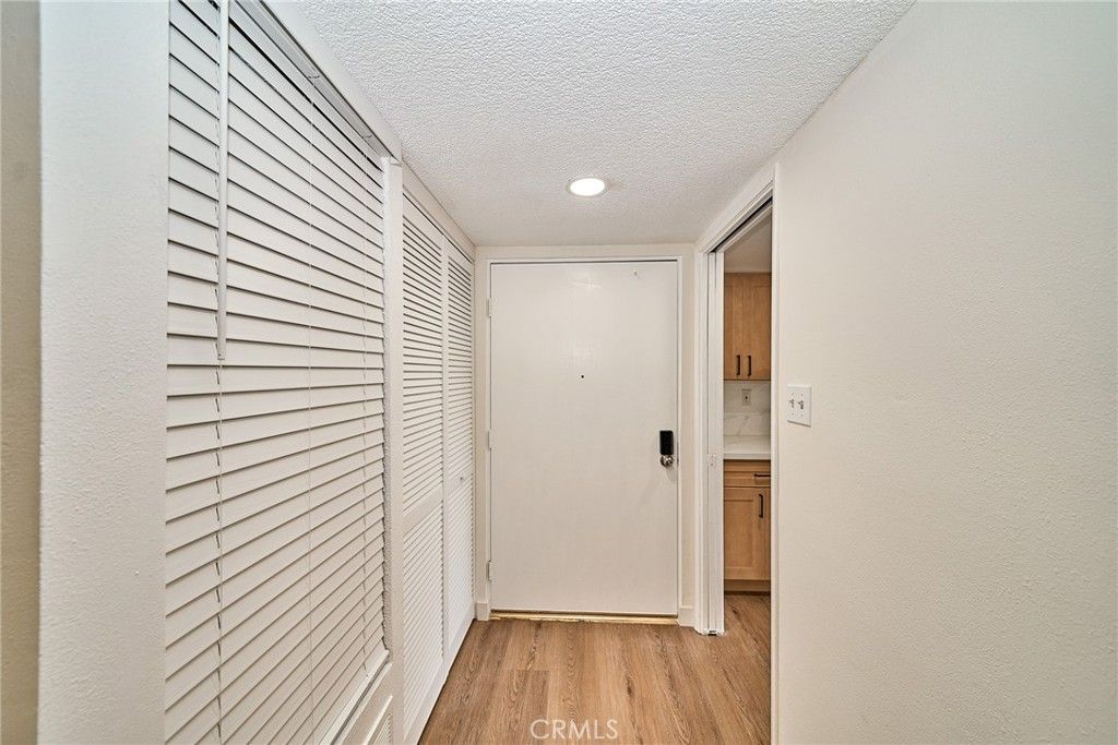 Image 24 of property listing at 605 Redondo Avenue 203, Long Beach, CA 90814
