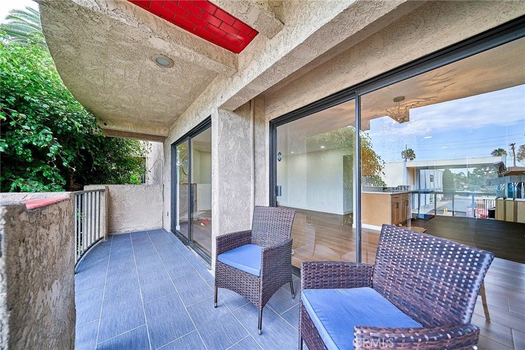 Image 26 of property listing at 605 Redondo Avenue 203, Long Beach, CA 90814