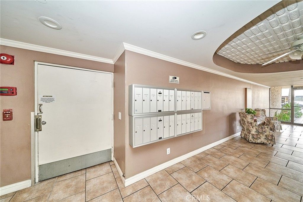 Image 30 of property listing at 605 Redondo Avenue 203, Long Beach, CA 90814