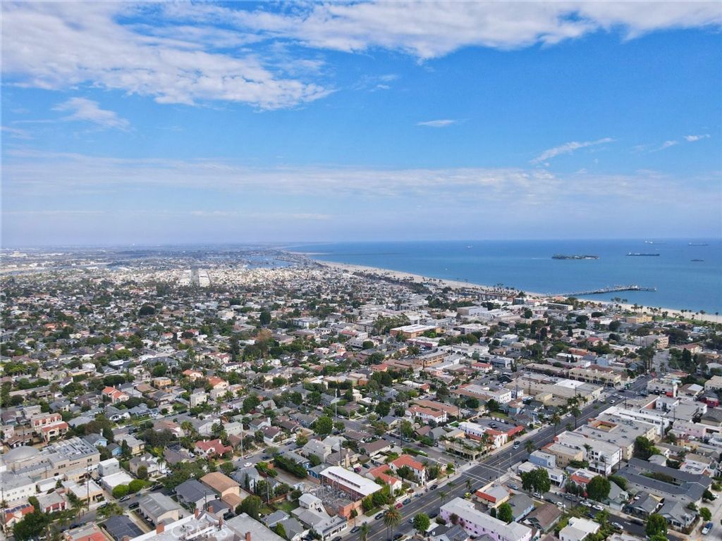 Image 33 of property listing at 605 Redondo Avenue 203, Long Beach, CA 90814