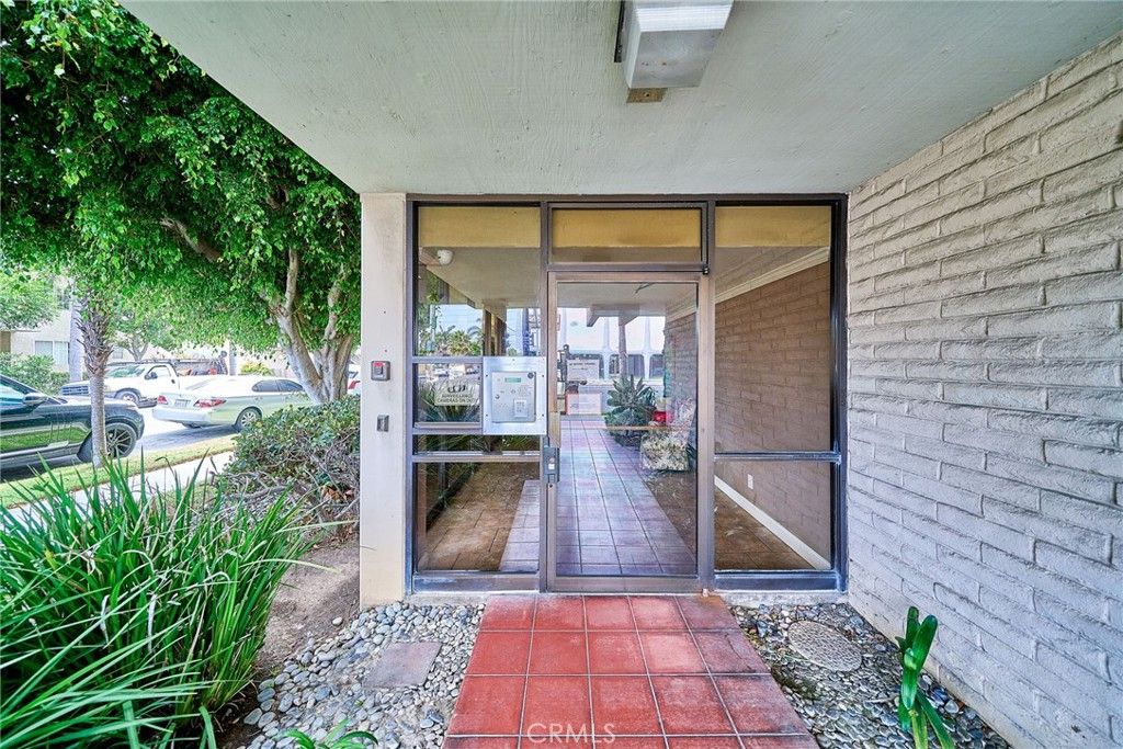 Image 34 of property listing at 605 Redondo Avenue 203, Long Beach, CA 90814