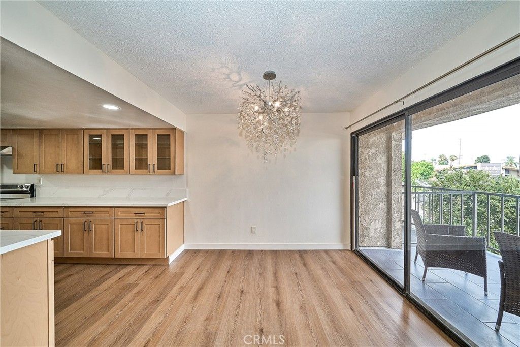 Image 4 of property listing at 605 Redondo Avenue 203, Long Beach, CA 90814