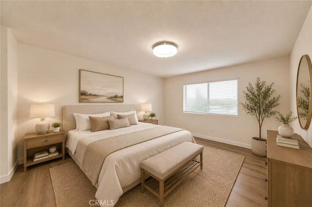 Image 5 of property listing at 605 Redondo Avenue 203, Long Beach, CA 90814