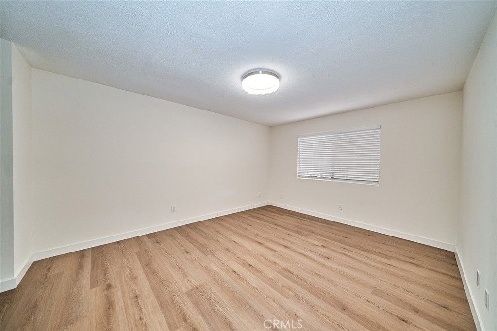 Image 6 of property listing at 605 Redondo Avenue 203, Long Beach, CA 90814