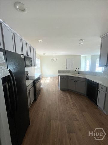 6 Timber Crest Court, Savannah, GA 31407