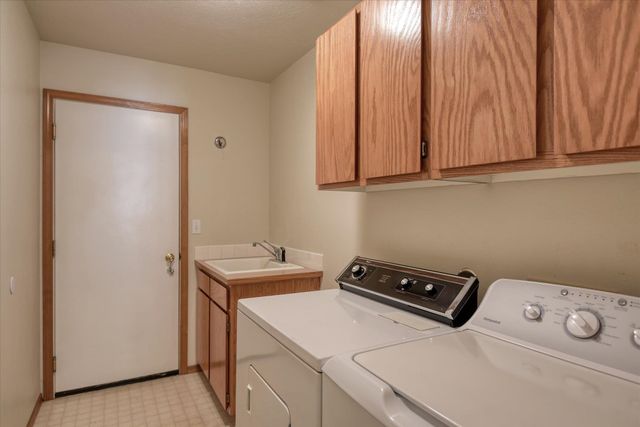 5704 S Pony Ct, Spokane, WA 99224