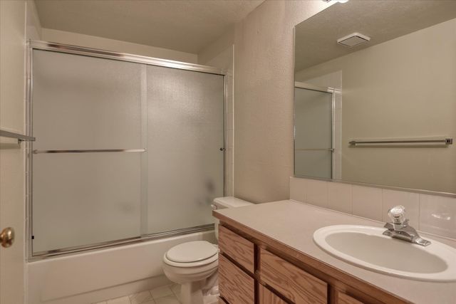 5704 S Pony Ct, Spokane, WA 99224