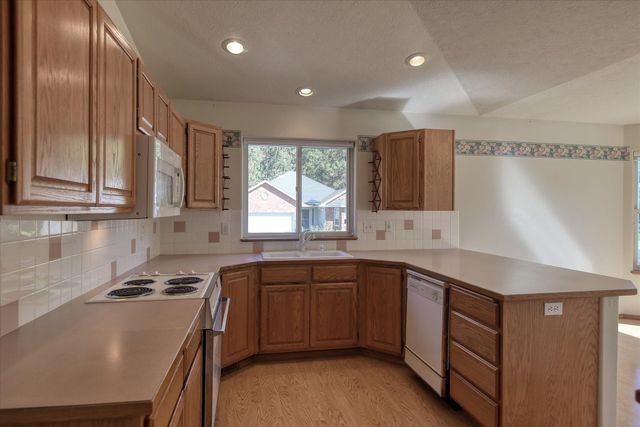 5704 S Pony Ct, Spokane, WA 99224