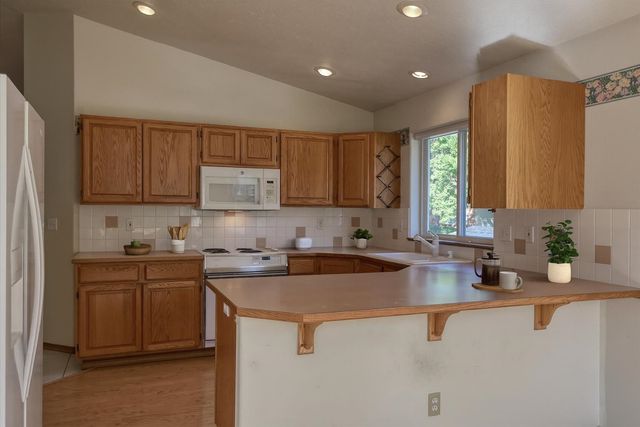 5704 S Pony Ct, Spokane, WA 99224