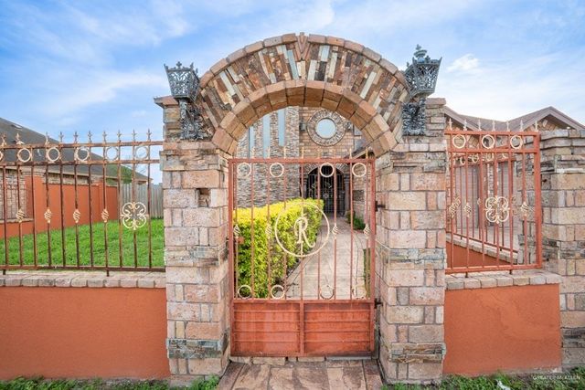 306 E Sabatina Avenue, Pharr, TX 78577