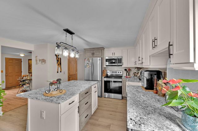 106 Parr Meadow Drive 1F, Newburgh, NY 12550