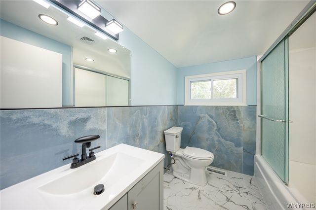 930 Sun Valley Drive, North Tonawanda, NY 14120