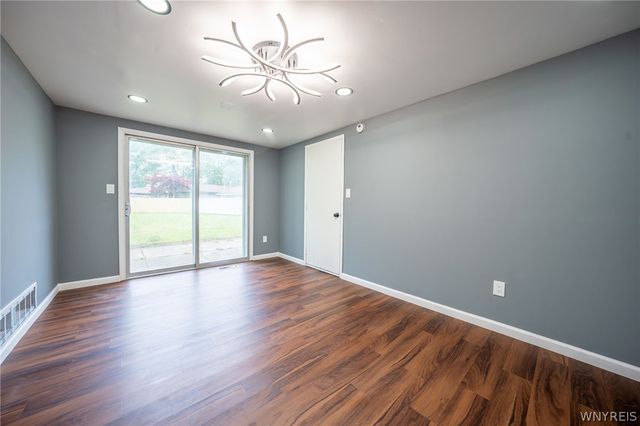 930 Sun Valley Drive, North Tonawanda, NY 14120