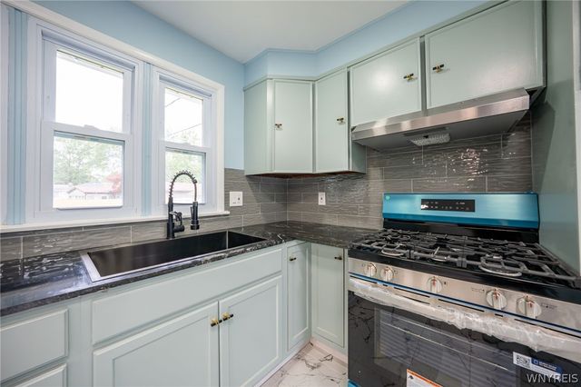 930 Sun Valley Drive, North Tonawanda, NY 14120