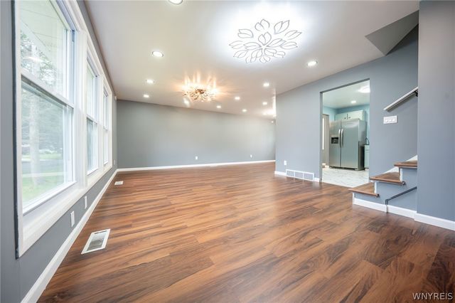 930 Sun Valley Drive, North Tonawanda, NY 14120