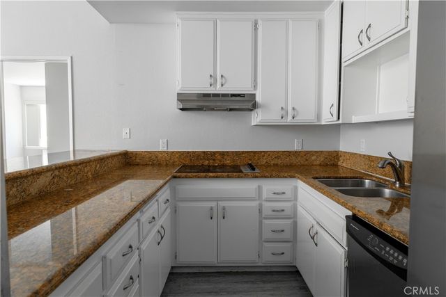 210 The Village 305, Redondo Beach, CA 90277