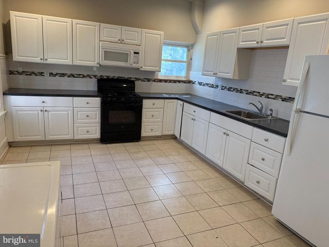 310 N CHARLOTTE ST, Pottstown, PA 19464