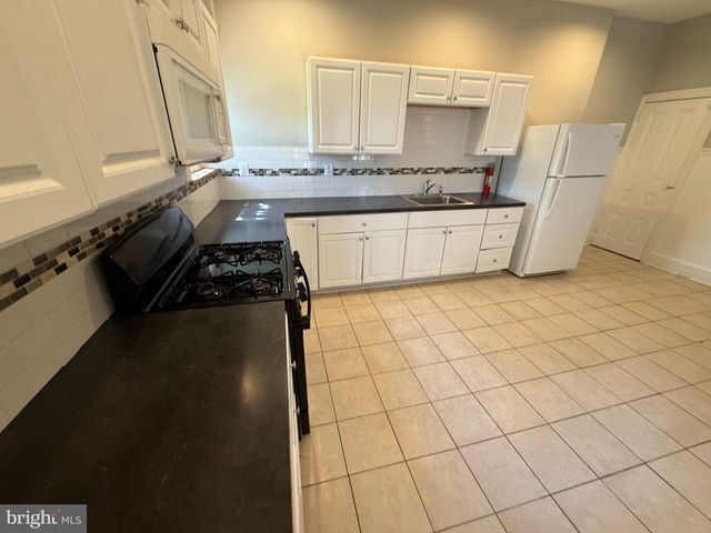 310 N CHARLOTTE ST, Pottstown, PA 19464