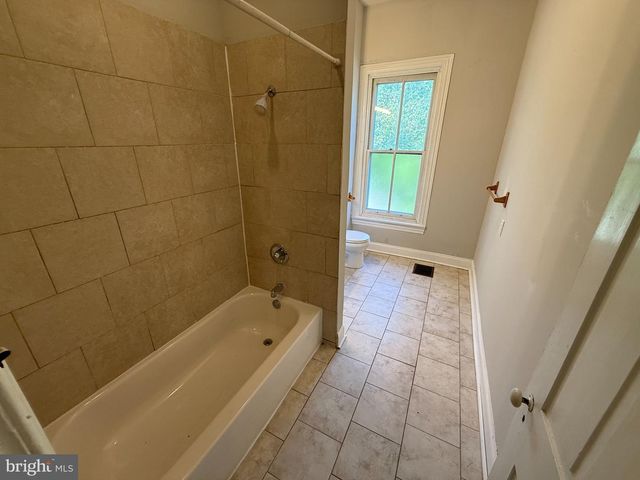 310 N CHARLOTTE ST, Pottstown, PA 19464