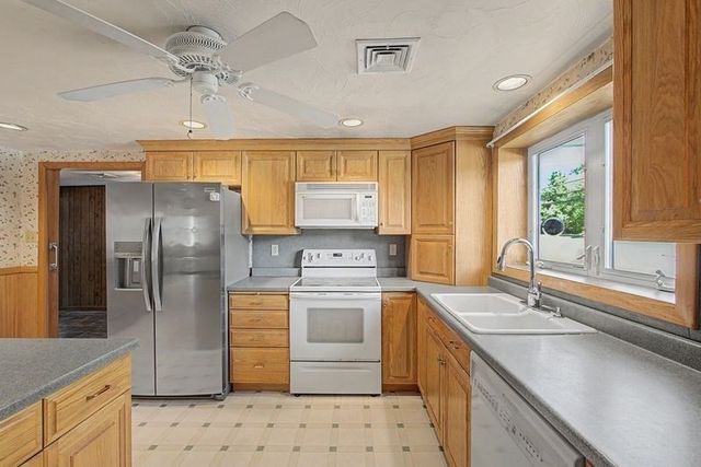 360 South Main Street, Bellingham, MA 02019