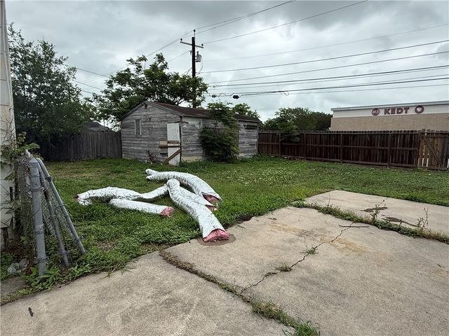 1350 Daytona Dr, Corpus Christi, TX 78415
